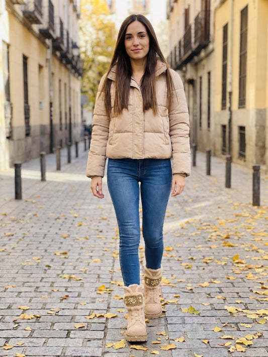 Beatriz · Botas de ante con pedrería y forro de borrego