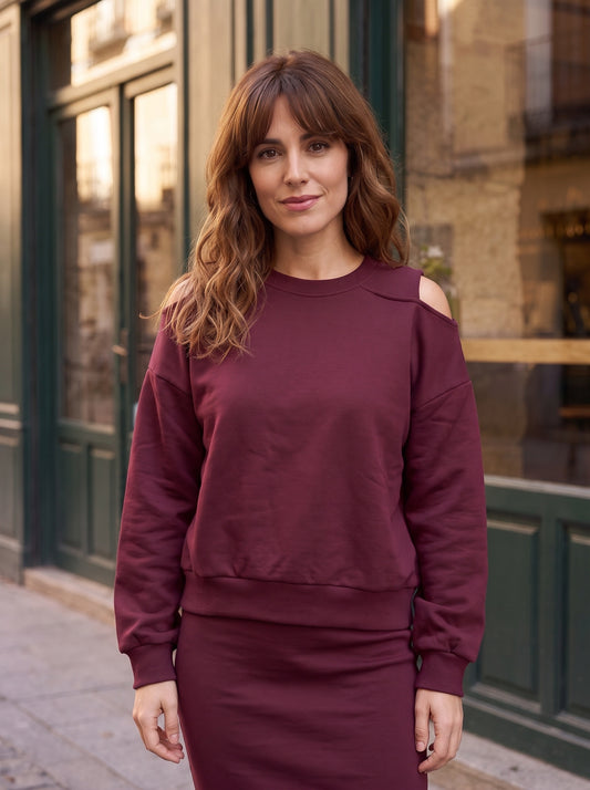 Victoria · Conjunto de sudadera y falda midi