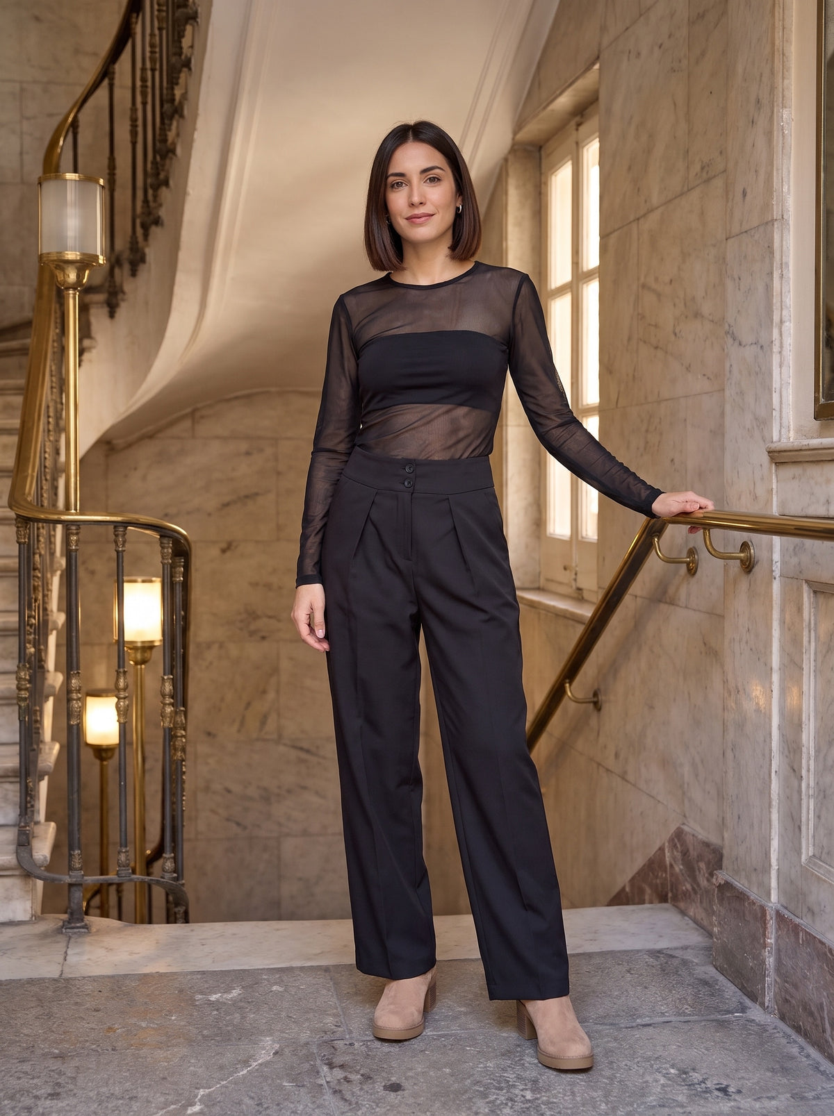 Carlota · Conjunto de top de malla y pantalón de pinzas
