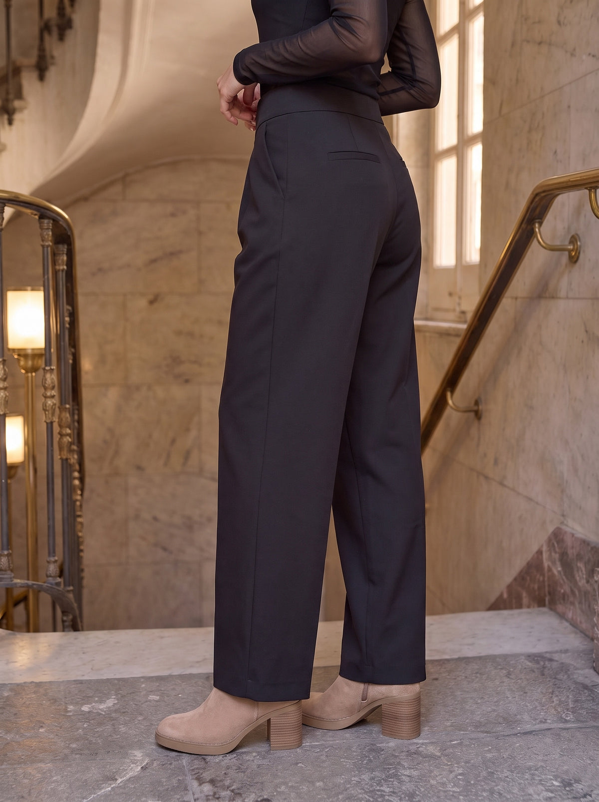 Carlota · Conjunto de top de malla y pantalón de pinzas