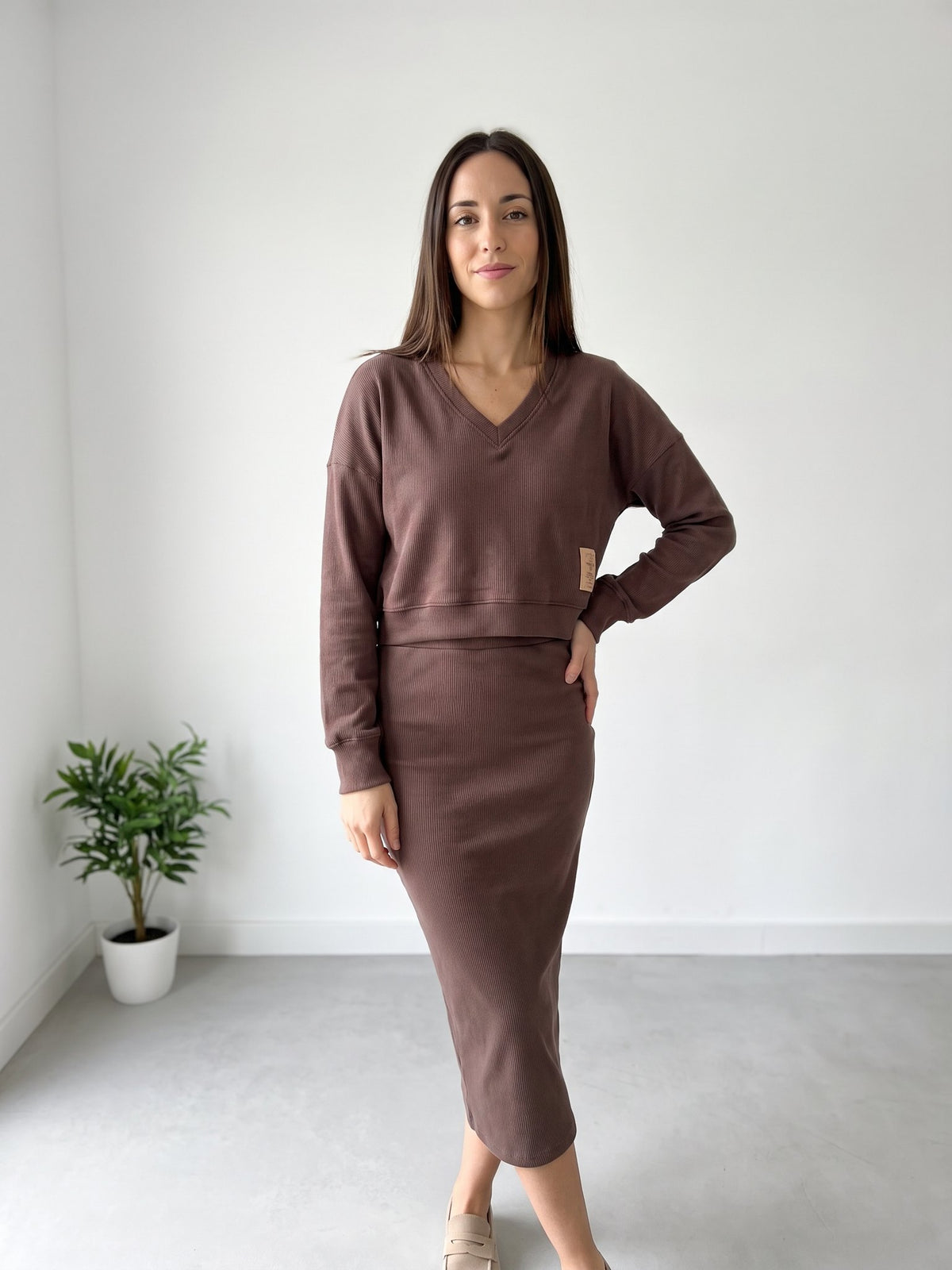 Sofía · Conjunto de vestido midi de canalé y sudadera corta