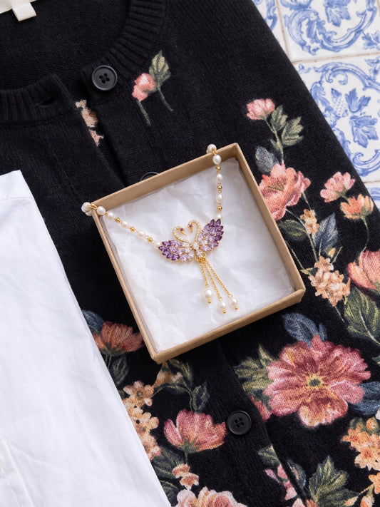 Blanca · collar de dos cisnes con perlas