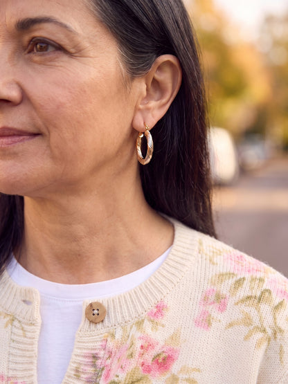 Teresa · aros dorados, dos pares, puesta